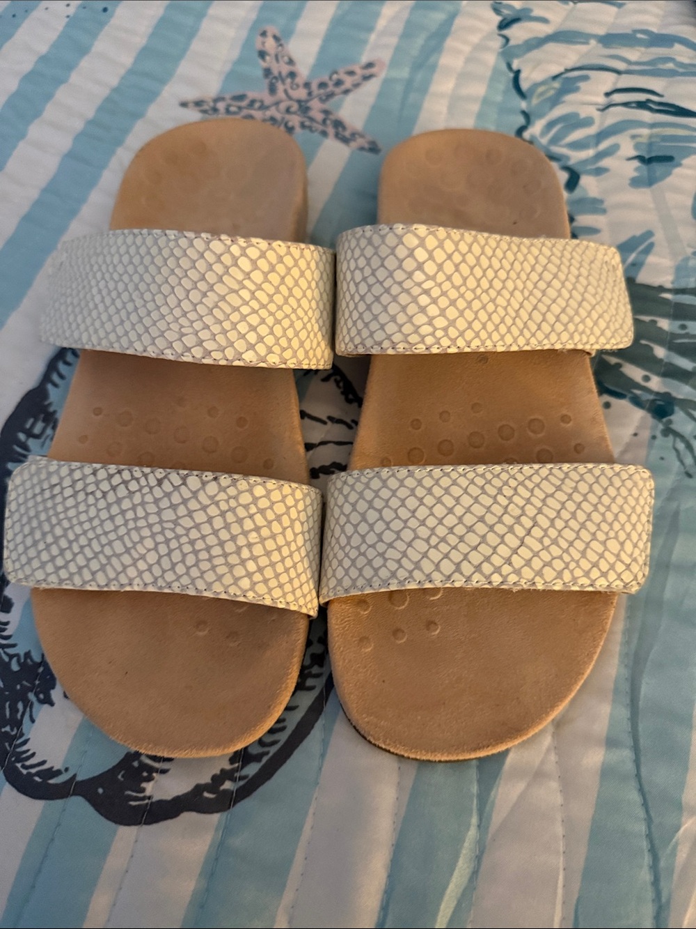 Vionic white sandals - Size 8
